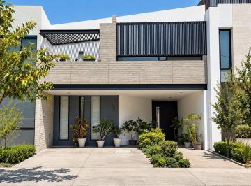 070548c0a32ce87d8e4d122a3796d4b874f75f1e5bc9b2b159eadb09727c2b6e · Casa en Venta en Solares Coto Valeira | 4 Recámaras | Recámara en Planta Baja