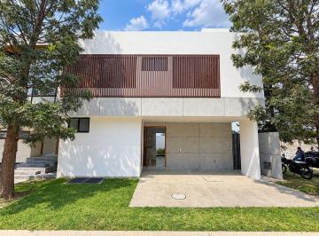 951639c1138dd514c0b20a3c20db8a8dfbbb2cb6a522e6d7fe079f8c06abf83e · Casa Nueva en Venta en Privanza Ponto, Solares | 4 Recámaras y Roof Garden