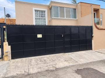 Casa · 196m² · 4 Recámaras · 2 Estacionamientos · Casa en Venta en La Calma con 4 Recámaras y Cochera Para 2 Autos