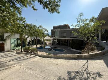 Casa · 488m² · 4 Recámaras · 4 Estacionamientos · Casa en Venta en Los Cristales, Monterrey