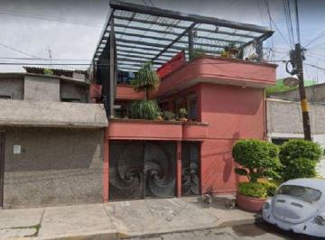 Casa de 4 habitaciones, Nezahualcóyotl · Casa de 280 m² Construidos y 4 Recámaras en Venta en Metropolitana