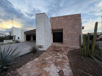 Casa de 4 habitaciones, Querétaro · Casa de 800 m² con 4 Recámaras en Renta en El Campanario