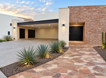 Casa de 4 habitaciones, Querétaro · Casa de 800 m² con 4 Recámaras en Renta en El Campanario