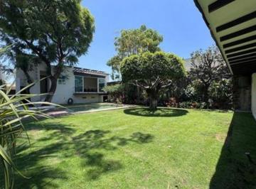 Casa de 4 habitaciones, Cuernavaca · Casa en Renta en Lomas de Vista Hermosa
