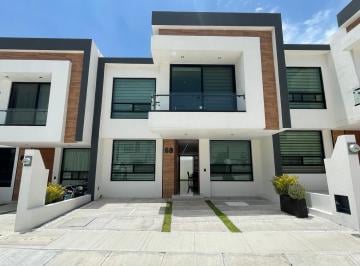 Casa en condominio · 212m² · 3 Recámaras · 2 Estacionamientos · Casa en Venta en Nuevo Refugio - (4)