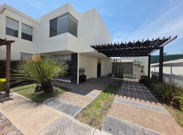 Casa en condominio · 287m² · 4 Recámaras · 4 Estacionamientos · Hermosa Casa en Venta en Fraccionamiento Terranova, Corregidora, Qro. - (4)