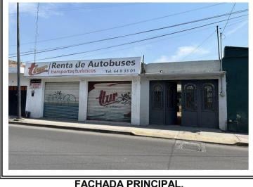 Casa · 323m² · 4 Recámaras · 1 Estacionamiento · Casa en Venta - (4)