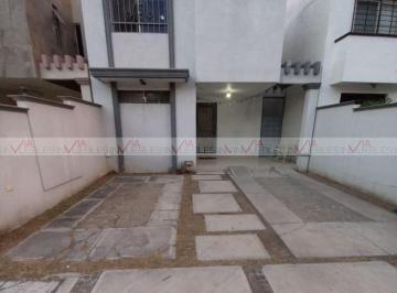 Casa · 160m² · 2 Recámaras · 2 Estacionamientos · Casa en Renta en Puerta de Hierro