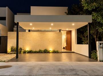 Casa de 4 habitaciones, Progreso · Casa de 270 m² con 4 Recámaras en Venta en Privada a P