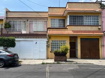 Casa de 4 habitaciones, Benito Juárez · Excelente Casa en Venta, Oportunidad Inmejorable, Céntrica, Mejor Ubicación Imposible