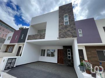 Casa · 196m² · 3 Recámaras · 2 Estacionamientos · Casa en Venta en Cañadas de Bosque, Tres Marías