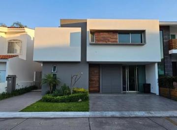 Casa en condominio de 4 habitaciones, Zapopan · Casa en Venta Jardin Real