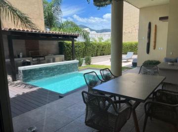Casa de 3 habitaciones, Monterrey · Residencia en Esquina, 20 Paneles Solares, Alberca Climatizada, Sótano Vista Sierra Madre Valle Alto