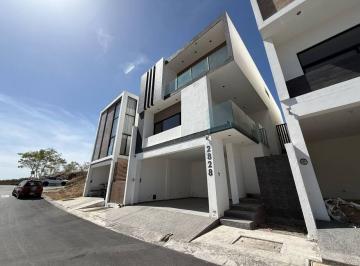 Casa · 305m² · 3 Recámaras · 2 Estacionamientos · Casa en Venta en Alamosur, Santiago, Nuevo Leon