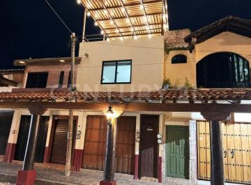 Edificio · 234m² · 3 Recámaras · Edificio con Local Comercial y Departamento en Venta en Centro de Mazamitla