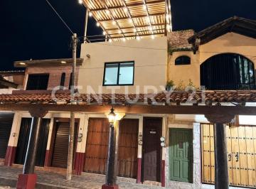 Edificio · 235m² · 3 Recámaras · Edificio con Local Comercial y Departamento en Venta en Centro de Mazamitla