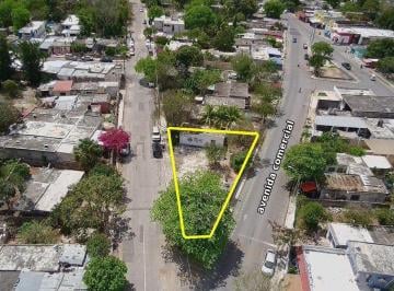 Terreno / Lote · 300m² · Terreno en Renta Sobre Av Comercial