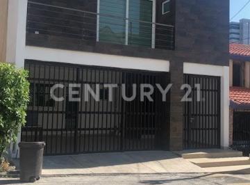 Casa · 280m² · 3 Recámaras · 2 Estacionamientos · Casa en Renta en Colinas de San Jeronimo