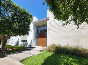 Casa de 4 habitaciones, Zapopan · Residencia en Renta Valle Real en Esquinaresidencia en Renta Valle Real