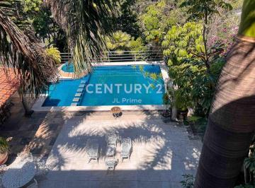 Casa de 3 habitaciones, Cuernavaca · Casa con 1,052 m² de Terreno y Alberca en Lázaro Cárdenas