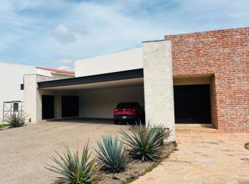 Casa de 4 habitaciones, Querétaro · Casa en Renta en El Campanario