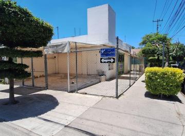 Casa · 94m² · 2 Recámaras · 3 Estacionamientos · Casa con Local en Venta en Parques de Santa Maria, Tlaquepaque, Jalisco