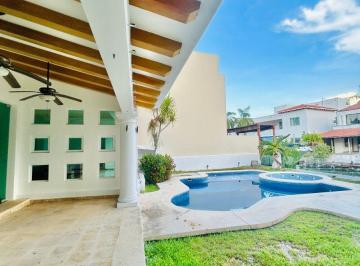 Casa de 4 habitaciones, Cancún · Casa en Renta o Venta en Zona Hotelera Camcun en Isla Dorada