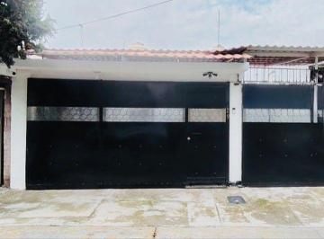 Casa · 199m² · 4 Recámaras · 3 Estacionamientos · Casacasa en Venta, Las Alamedas, 4 Recamaras