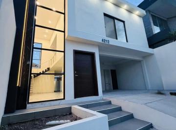 Casa · 182m² · 4 Recámaras · Casa en Venta Lomas Universidad V