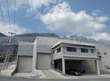 Nave industrial · 140m² · 4 Estacionamientos · Nave Industrial en Renta en Parque 300 Santa Catarina