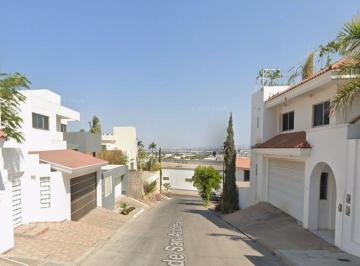 Casa de 5 habitaciones, Culiacán · Casa de 320 m² con 5 Recámaras en Venta en Colinas de San Miguel