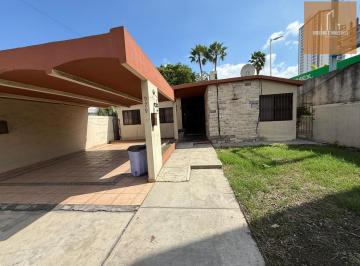Casa · 206m² · 3 Recámaras · 2 Estacionamientos · Casa en Venta Sobre Av Gonzalitos