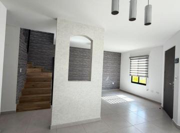 Casa de 3 habitaciones, El Marqués · Se Renta Casa con Estudio en Planta Baja en Zakia