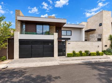 Casa de 4 habitaciones, San Pedro Garza García · Casa en Venta en San Pedro Garza García