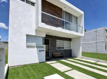 Casa de 3 habitaciones, El Marqués · Casa en Renta en Zen Life con 3 Habitaciones y Estudio.