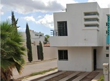 Casa de 3 habitaciones, Ahome · Casa de 140 m² con 3 Recámaras en Venta en Versalles Residencial