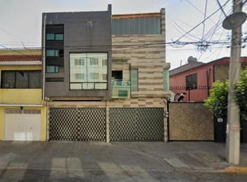 Casa de 4 habitaciones, Venustiano Carranza · Casa en Venta en Venustiano Carranza