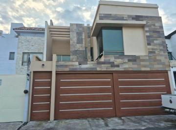 Casa en condominio de 4 habitaciones, Metepec · Casa en Renta en Privada, Metepec