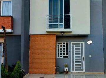 Casa de 3 habitaciones, San Pedro Tlaquepaque · Casa Modelo Fresno en Perfectas Condiciones