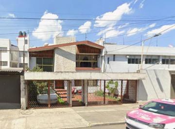 Casa de 3 habitaciones, Venustiano Carranza · Casa en Venta Cerca de Aeropuerto