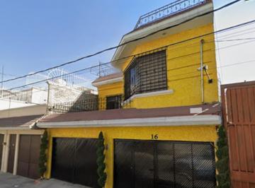 Casa de 4 habitaciones, Venustiano Carranza · Casa en Venta en Venustiano Carranza
