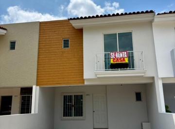Casa de 3 habitaciones, Zapopan · Casa en Renta Viveros del Valle, Zapopan Casa en Coto Frente a Parque.