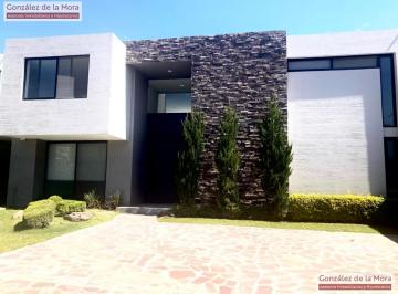 Casa · 366m² · 4 Recámaras · 5 Estacionamientos · Casa en Renta en La Campiña del Bosque, León Guanajuato.