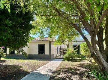 Casa · 450m² · 4 Recámaras · 6 Estacionamientos · Casa en Renta El Campanario Residencial Querétaro Cerca Colegios Casa Club Seguridad