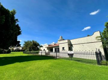 Casa · 450m² · 4 Recámaras · 7 Estacionamientos · Renta Casa Club El Campanario Gran Jardin Zona Segura Cerca Colegios