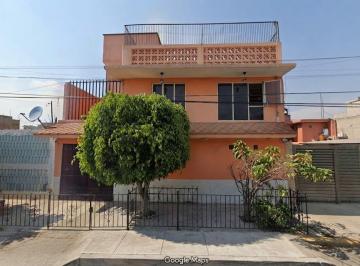 Casa de 3 habitaciones, Nezahualcóyotl · Amplia Propiedad de 5 Recámaras y 230 m² en Nezahualcóyotl Tglj35