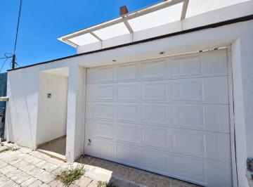 1 · Casa en Renta en Lomas del Marqués, Querétaro con Amplios Espacios