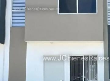 1 · Casa en Venta Cerca del Aeropuerto en Valente Díaz, Veracruz por $1,008,000