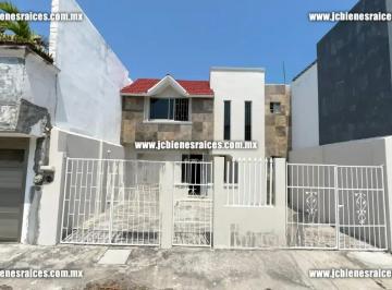 1 · Tu Familia Merece Espacio: Casa Amplia, 3 Recámaras y Garage Para 3 Autos