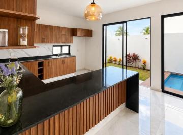 1 · Casa con 4 Recámaras + Alberca